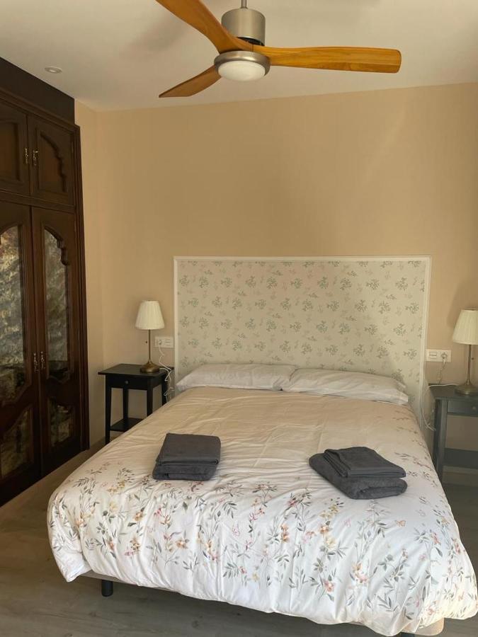 Apartamentos Gyc Vistas A Santo Domingo Leon Bagian luar foto