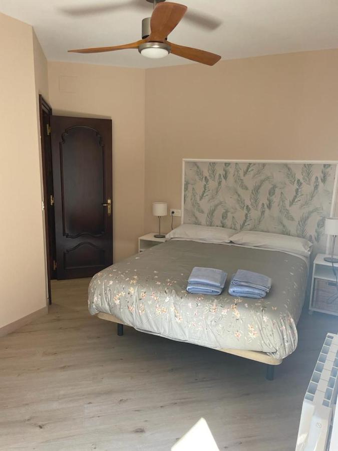 Apartamentos Gyc Vistas A Santo Domingo Leon Bagian luar foto