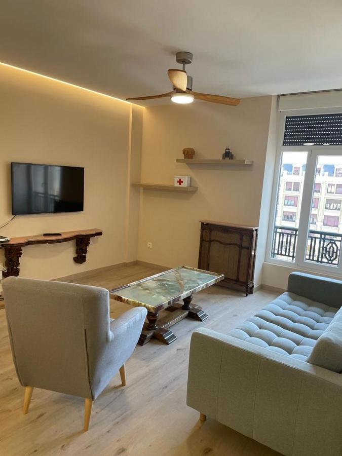 Apartamentos Gyc Vistas A Santo Domingo Leon Bagian luar foto
